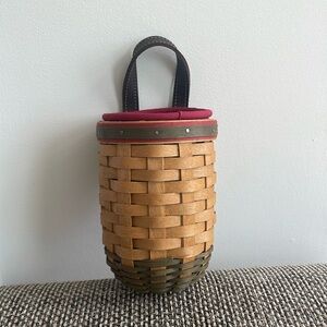 Longaberger 2002 Santa’s Helper Signed Basket